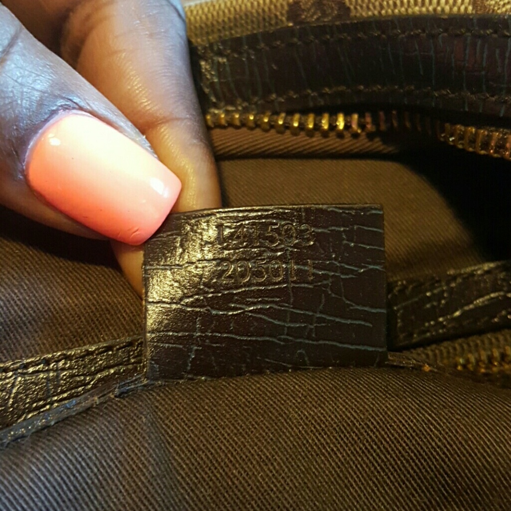 Vintage Well Loved Gucci Bag - Picture 2 of 11